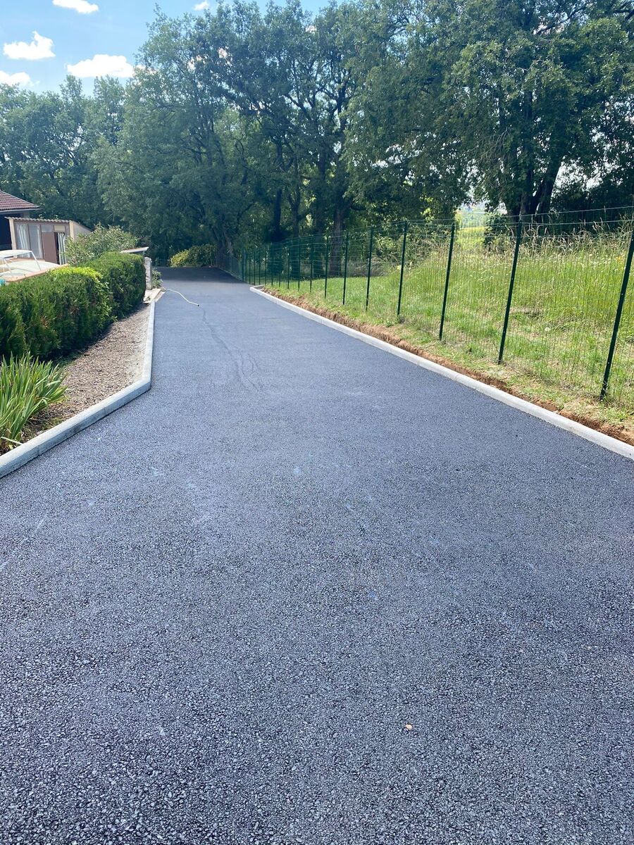 Allée en enrobé à chaud réalisée dans le Tarn par TP Goudronnage